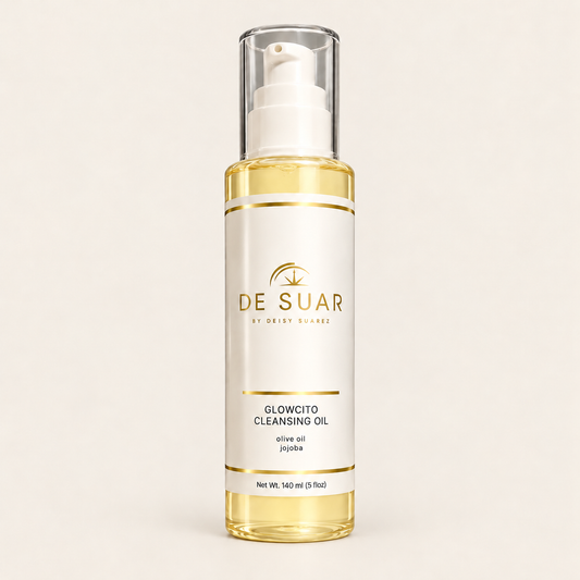 DESUAR Glowcito Cleansing Oil with translucent golden-yellow oil, front view on an ivory background